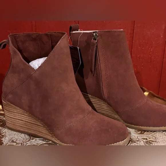 New With Tags Toms Brown Wedge Boots - Picture 2 of 9